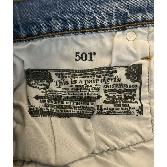 Levi’s 501 High Waisted Mom Jean Shorts In Pinch Stone Wash / Dark Wash Sz 34 - Picture 7 of 7